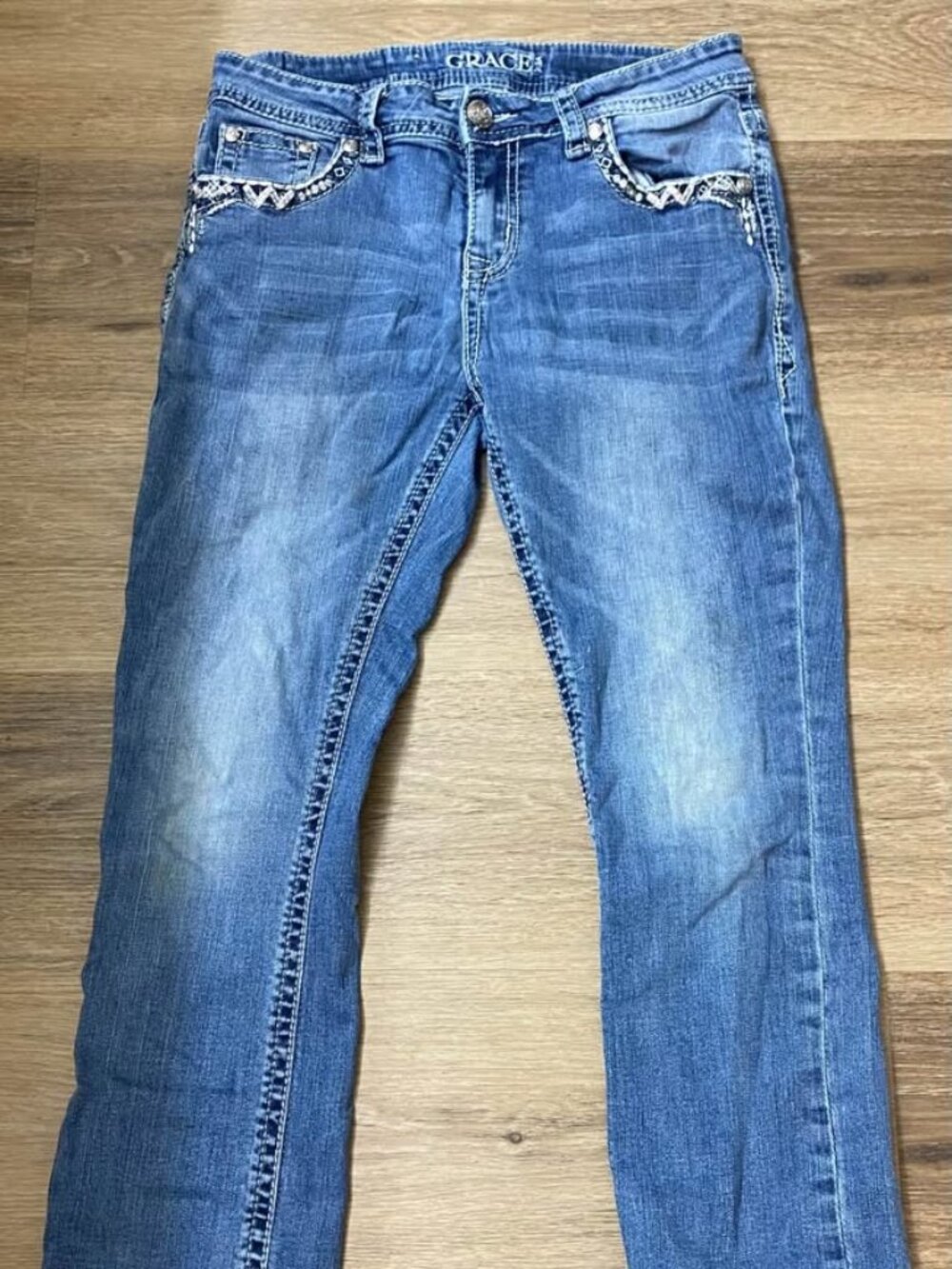 Grace in LA Embellished & Embroidered Denim Capri Pants – Size 28
